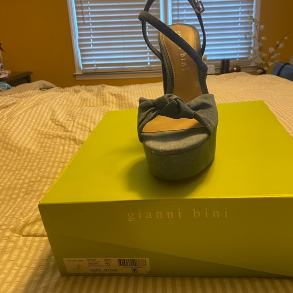 Gianni Bini Denim Blue Platform Heels - Picture 3 of 4